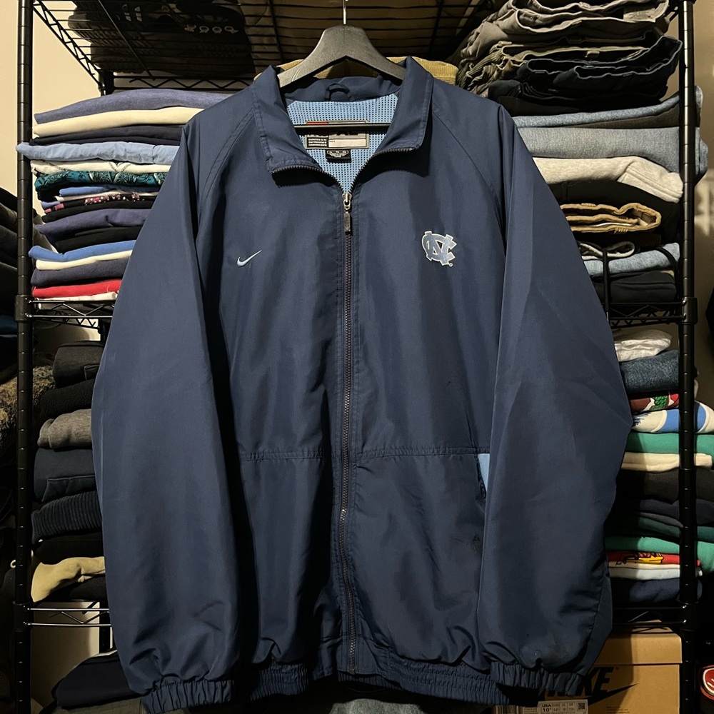 90s vintage Nike Men's Dark Blue Windbreaker